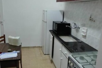 2 комнаты 60 метров, изолированная кухня с балконом, 2 кондиционера, душевая кабинка, солнечный бойлер, бомбоубежище в здании,